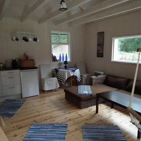 Semesterbostad Tirbi House